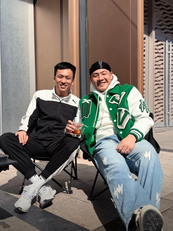 云开体育-老队友！王大雷社媒晒与张弛合照：13🧡14🧡
