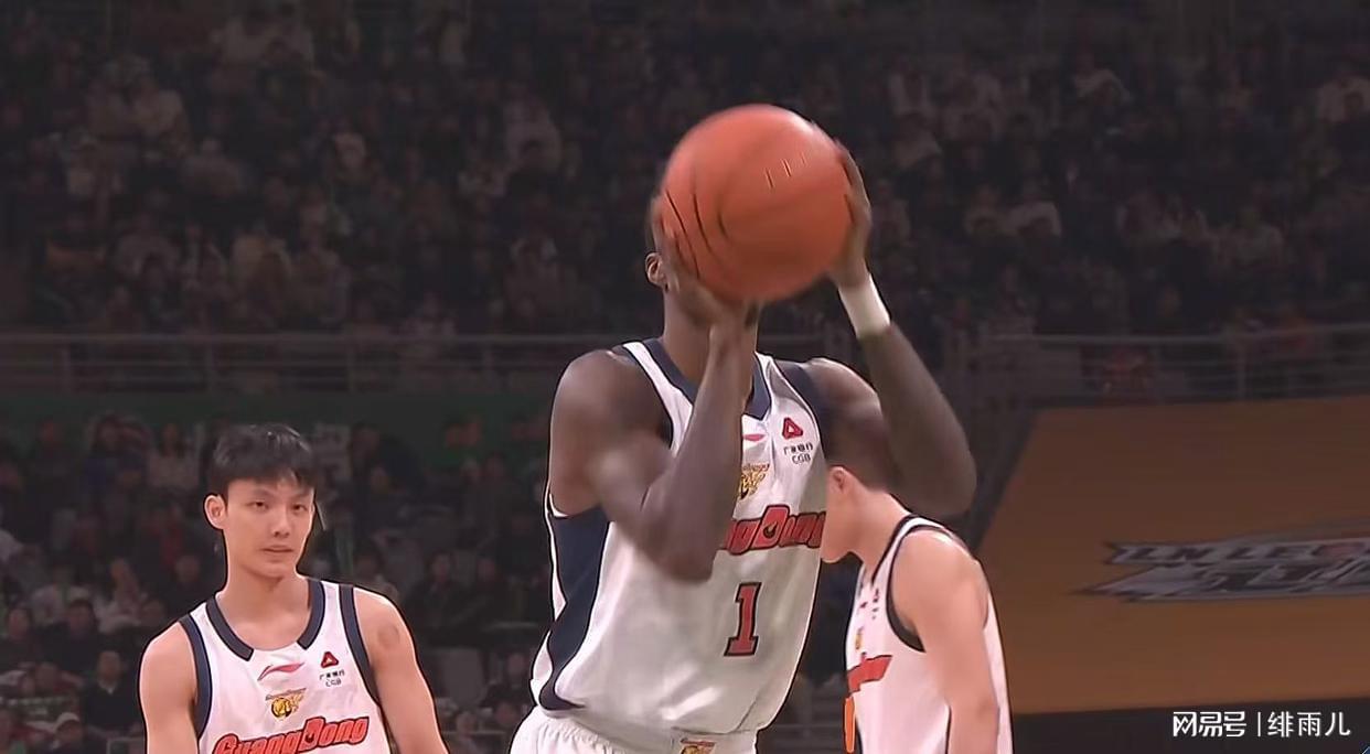 云开体育官网-取代杜锋？CBA最强主教练示好广东队，朱芳雨敲定“换帅”人选