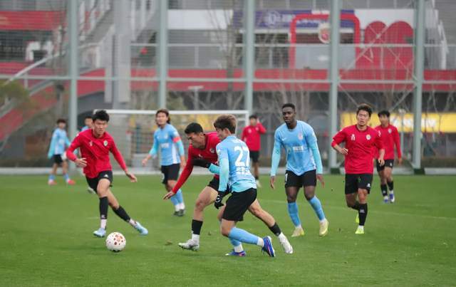 云开体育-毛伟杰合同剩1年 与冯劲竞争主力 大连首胜在三镇？卡迪斯标王