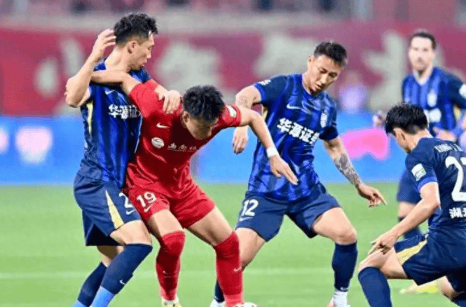 九游体育入口-十人作战2-1登顶！重庆铜梁龙5轮11分，这升班马把中超打懵了